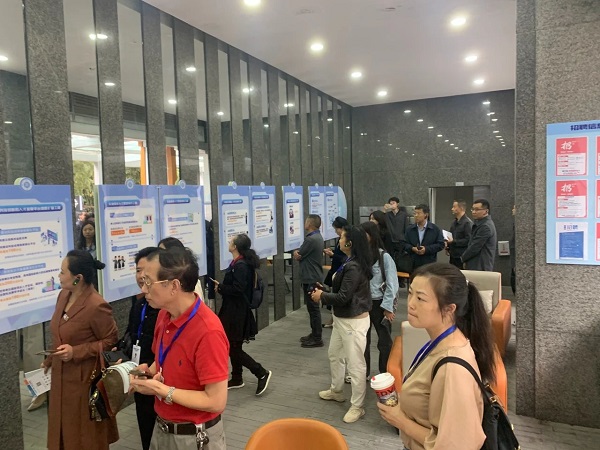 再獲點(diǎn)贊! 成都市委辦公廳、市政府辦公廳和市人社局相關(guān)領(lǐng)導(dǎo)一行參訪由瑞方人力打造的全市首個(gè)就業(yè)小站 第4張