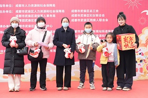 “百米小巷”人潮涌動!瑞方人力助力2025年武侯區(qū)春風行動專場招聘會“開門紅” 第13張 “百米小巷”人潮涌動!瑞方人力助力2025年武侯區(qū)春風行動專場招聘會“開門紅” 第13張