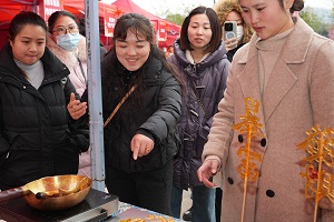 “百米小巷”人潮涌動!瑞方人力助力2025年武侯區(qū)春風行動專場招聘會“開門紅” 第9張 “百米小巷”人潮涌動!瑞方人力助力2025年武侯區(qū)春風行動專場招聘會“開門紅” 第9張