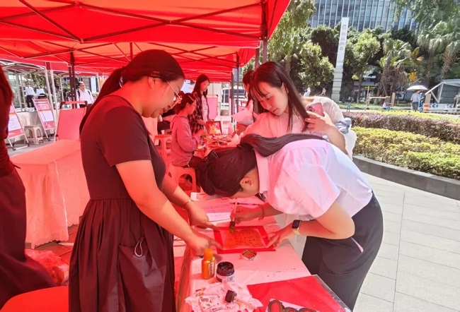 “家門口”的一站式服務(wù)!瑞方人力助力打造火車南站街道錦官新城社區(qū)特色就業(yè)IP 第5張 “家門口”的一站式服務(wù)!瑞方人力助力打造火車南站街道錦官新城社區(qū)特色就業(yè)IP 第5張