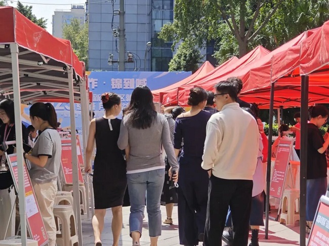 “家門口”的一站式服務(wù)!瑞方人力助力打造火車南站街道錦官新城社區(qū)特色就業(yè)IP 第1張 “家門口”的一站式服務(wù)!瑞方人力助力打造火車南站街道錦官新城社區(qū)特色就業(yè)IP 第1張