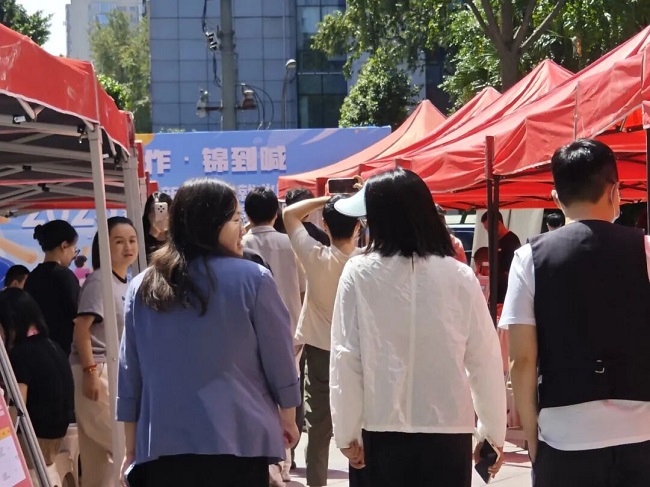 “家門口”的一站式服務(wù)!瑞方人力助力打造火車南站街道錦官新城社區(qū)特色就業(yè)IP 第2張 “家門口”的一站式服務(wù)!瑞方人力助力打造火車南站街道錦官新城社區(qū)特色就業(yè)IP 第2張