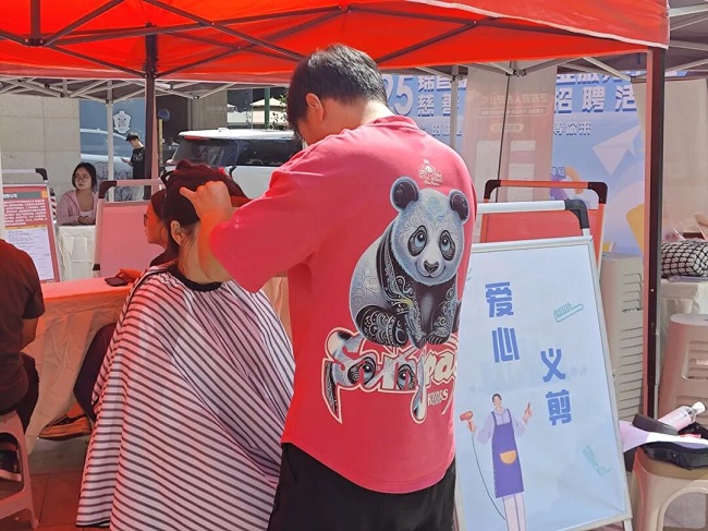 “家門口”的一站式服務(wù)!瑞方人力助力打造火車南站街道錦官新城社區(qū)特色就業(yè)IP 第6張 “家門口”的一站式服務(wù)!瑞方人力助力打造火車南站街道錦官新城社區(qū)特色就業(yè)IP 第6張